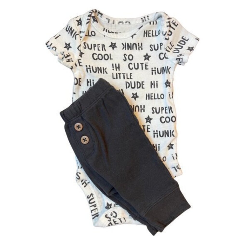 Carter's Newborn Outfit - Size NB